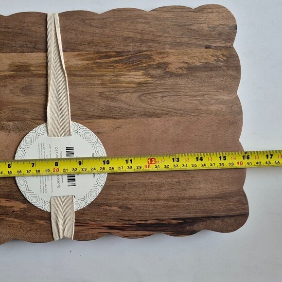 Scalloped Edge Mangowood Board - Picture 4 of 7